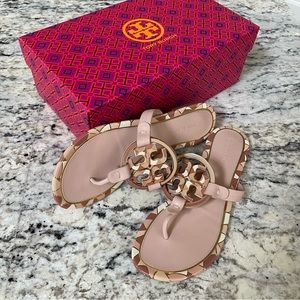 Tory Burch Enamel Miller Leather Thong Sandals in Seashell Pink Multi